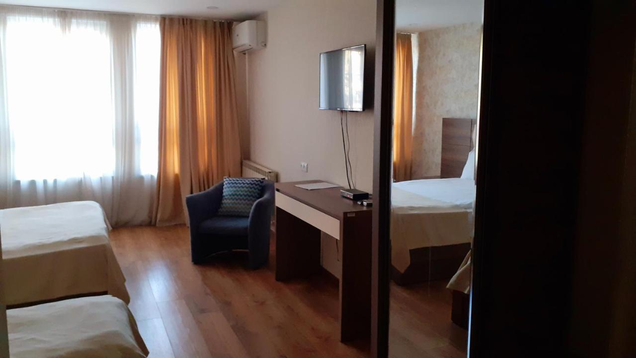 Hotel Lile Tbilisi Esterno foto