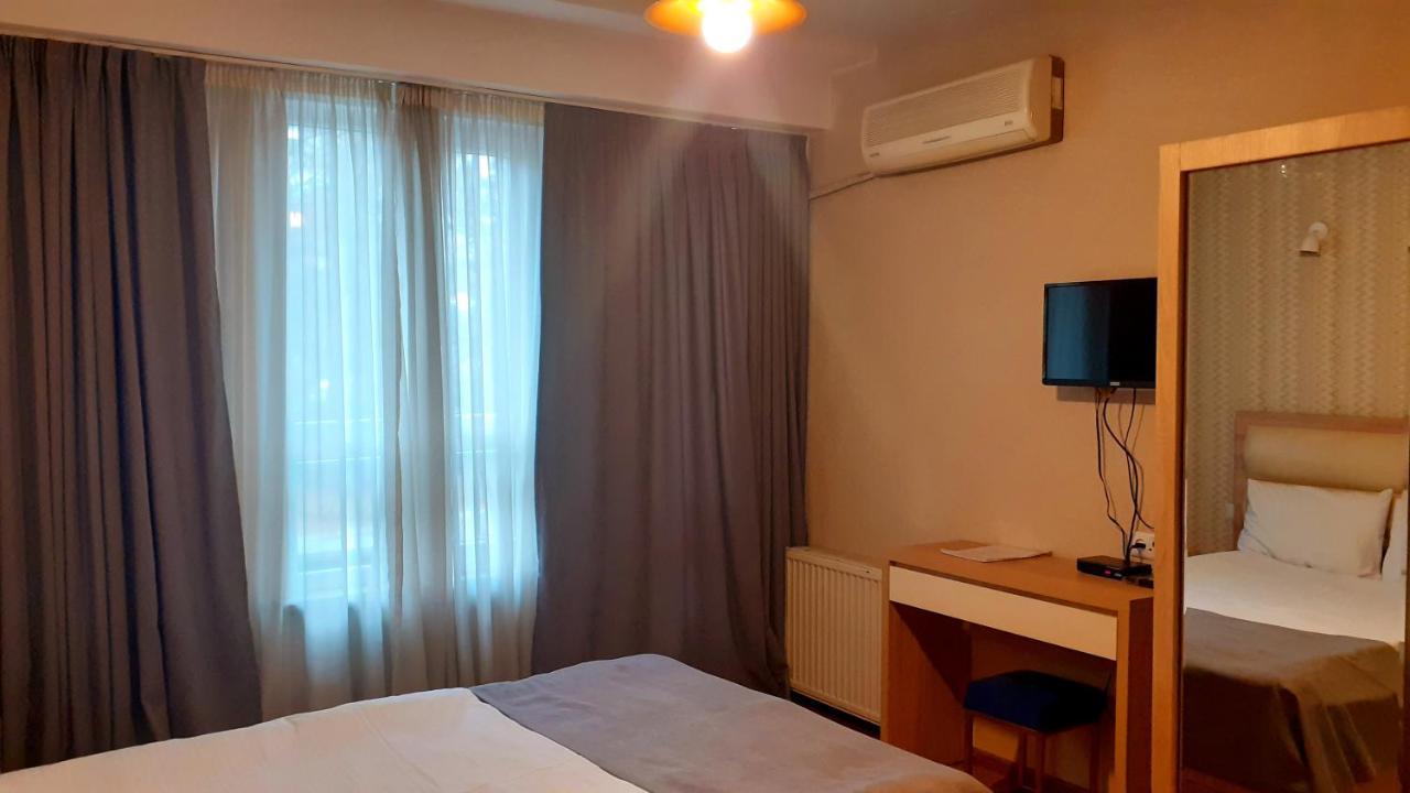 Hotel Lile Tbilisi Esterno foto