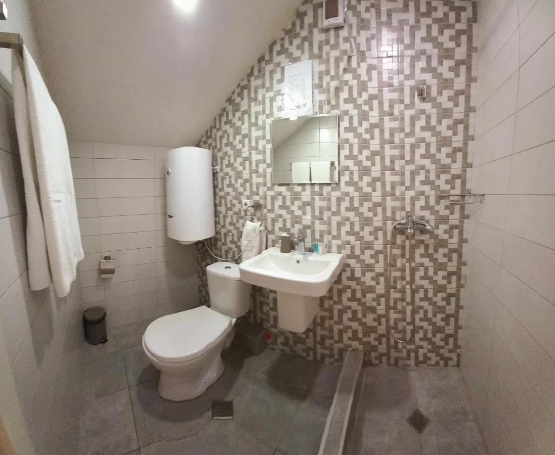 Hotel Lile Tbilisi Esterno foto