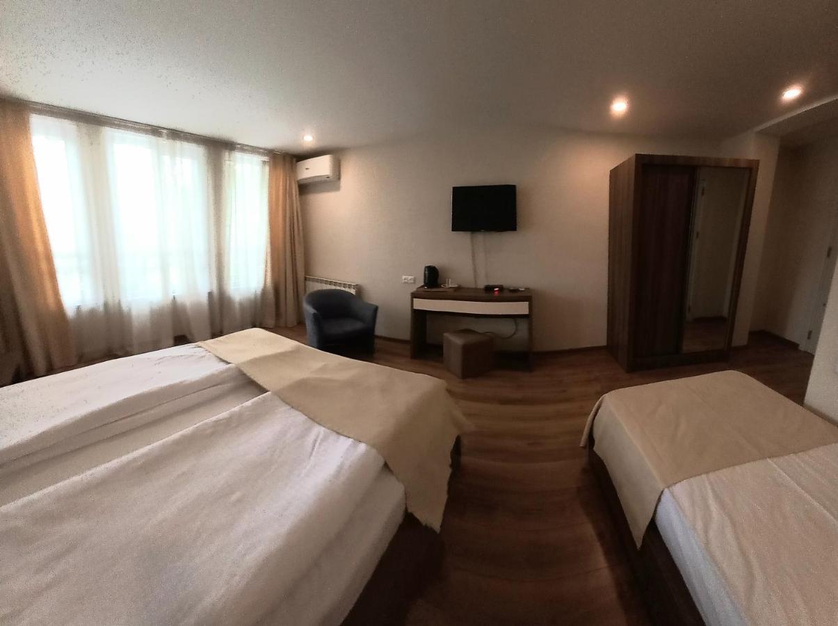 Hotel Lile Tbilisi Esterno foto