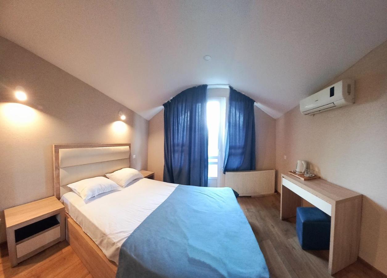 Hotel Lile Tbilisi Esterno foto