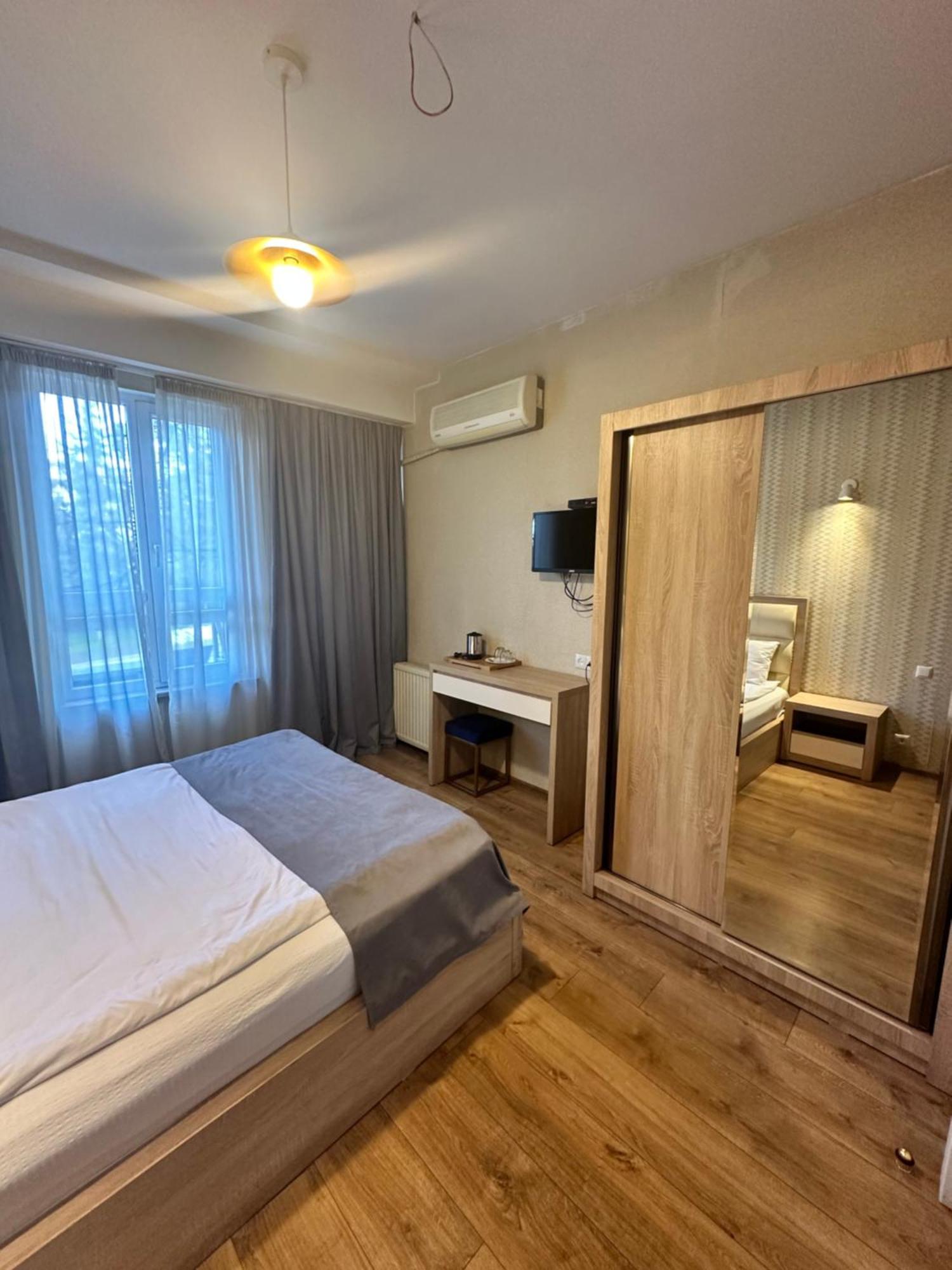Hotel Lile Tbilisi Esterno foto