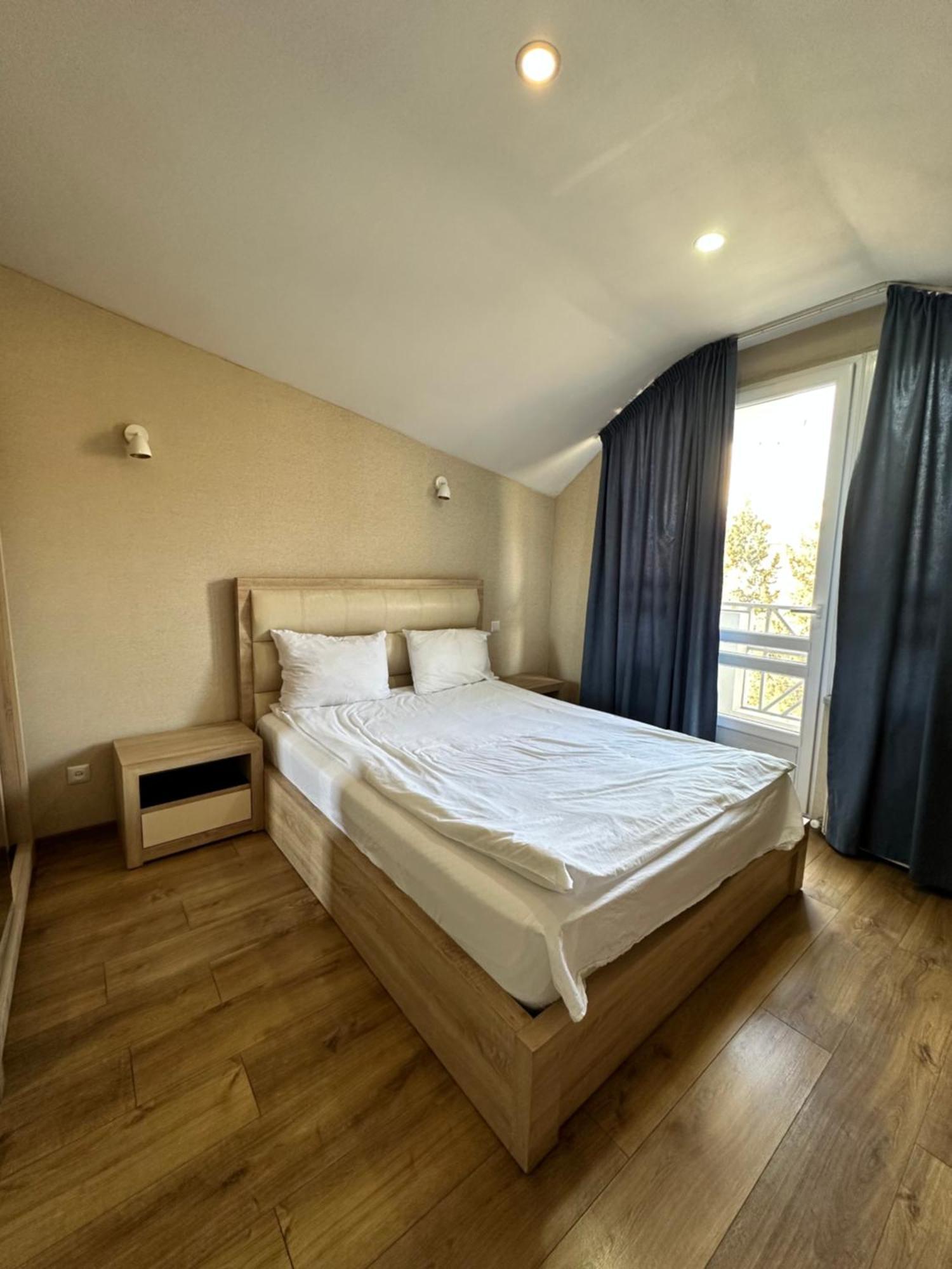 Hotel Lile Tbilisi Esterno foto